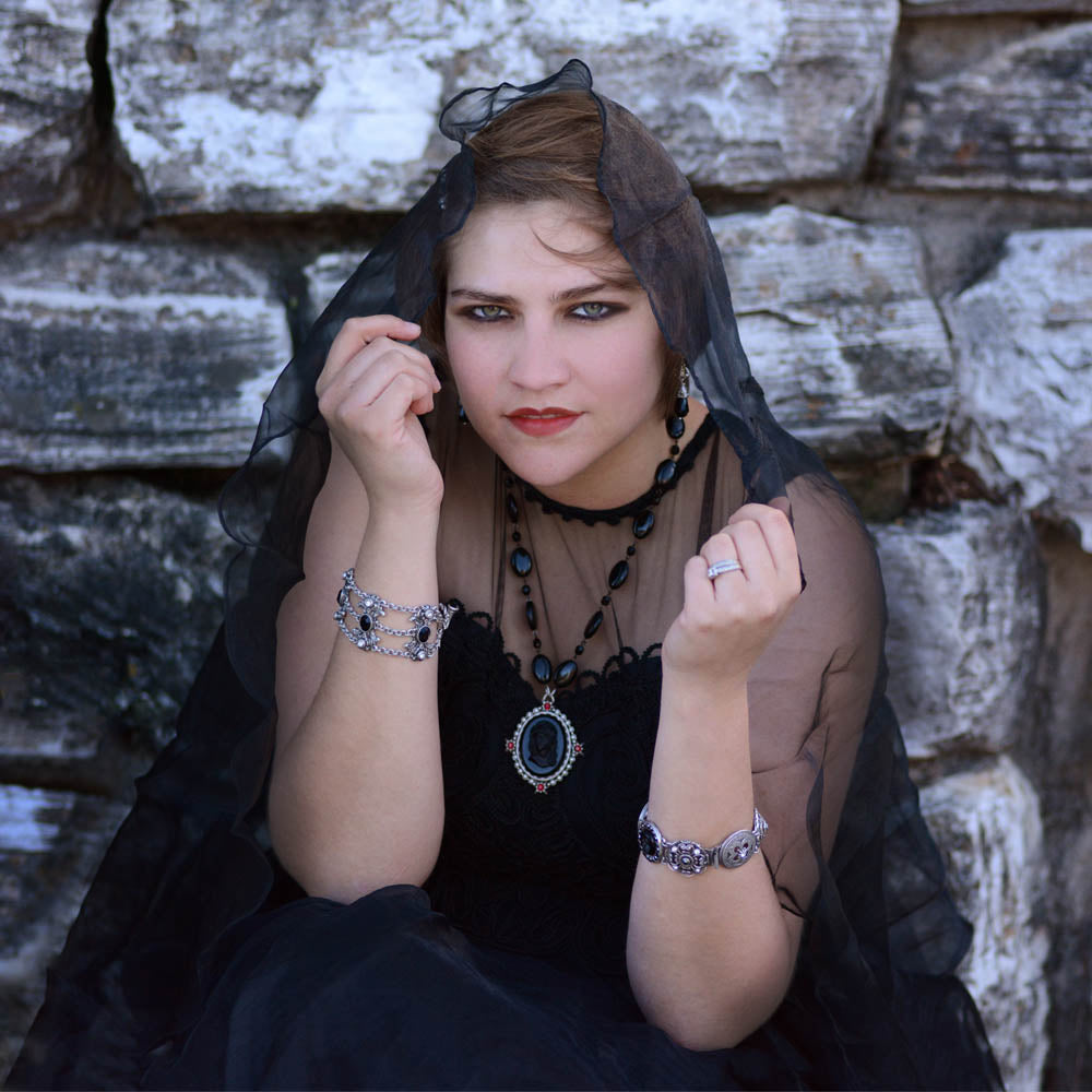 GothMelissaN1383retouched_1024
