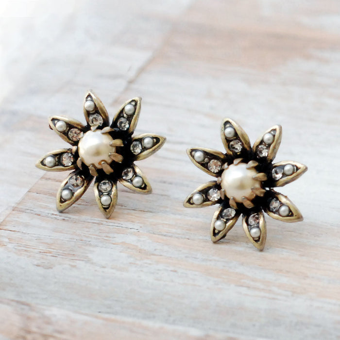 Aurora Borealis Retro Daisy Flower Earrings E1316