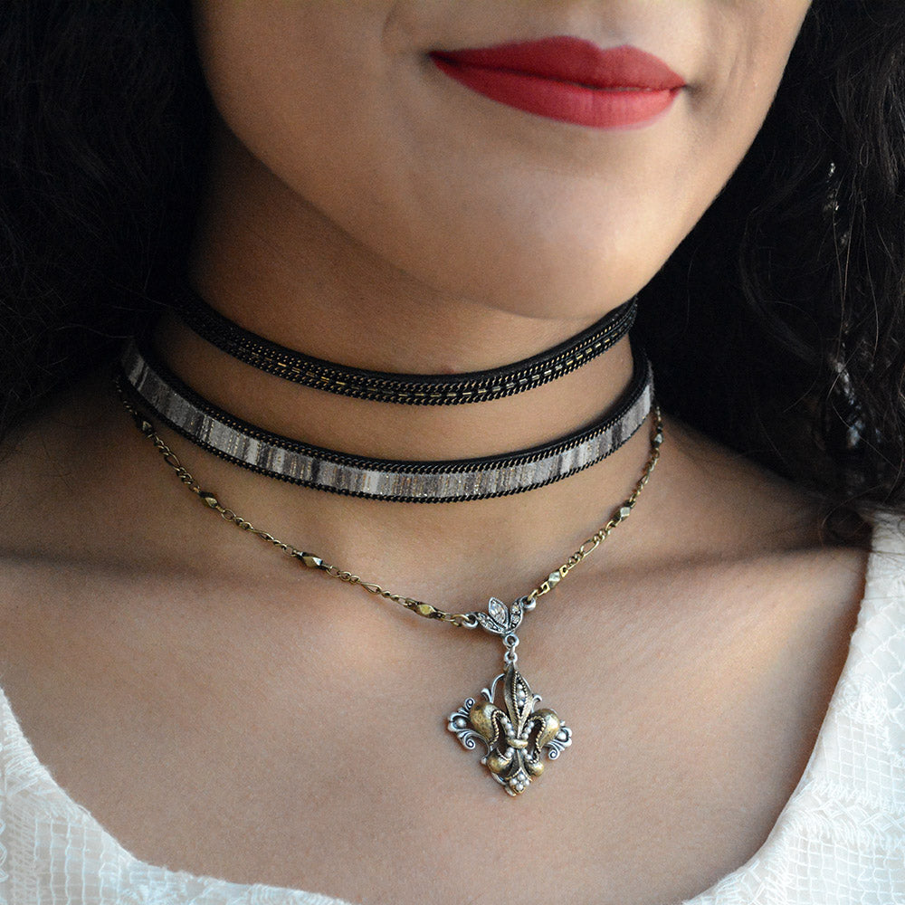 Neckless-neckless リボンクッション(2)アンティーク　フランス French Ritz Fleur De Lis Necklace - Vintage Necklaces | Sweet