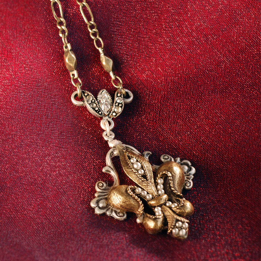Neckless-neckless リボンクッション４点　アンティーク　フランス French Ritz Fleur De Lis Necklace - Vintage Necklaces | Sweet