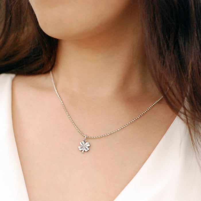 Tiny Clover Charm Necklace N1447