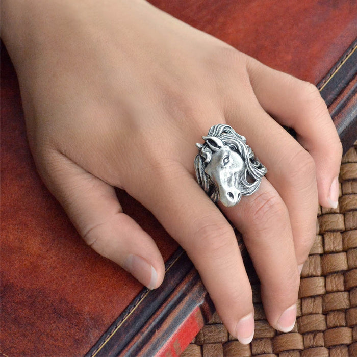 Mustang Horse Ring