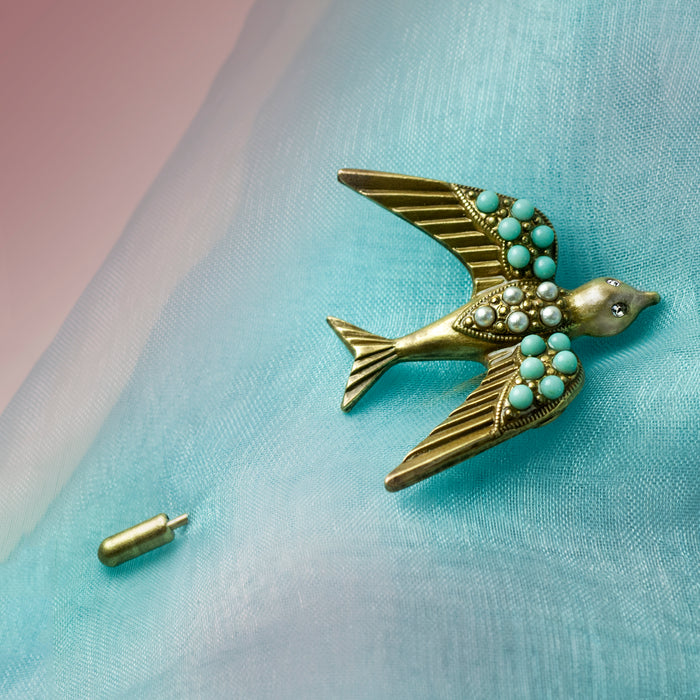 Flying Swallow Pin P671 - sweetromanceonlinejewelry