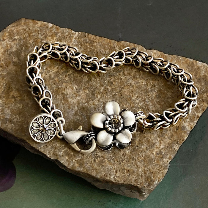 Silver 1960s Flower Bracelet BR452