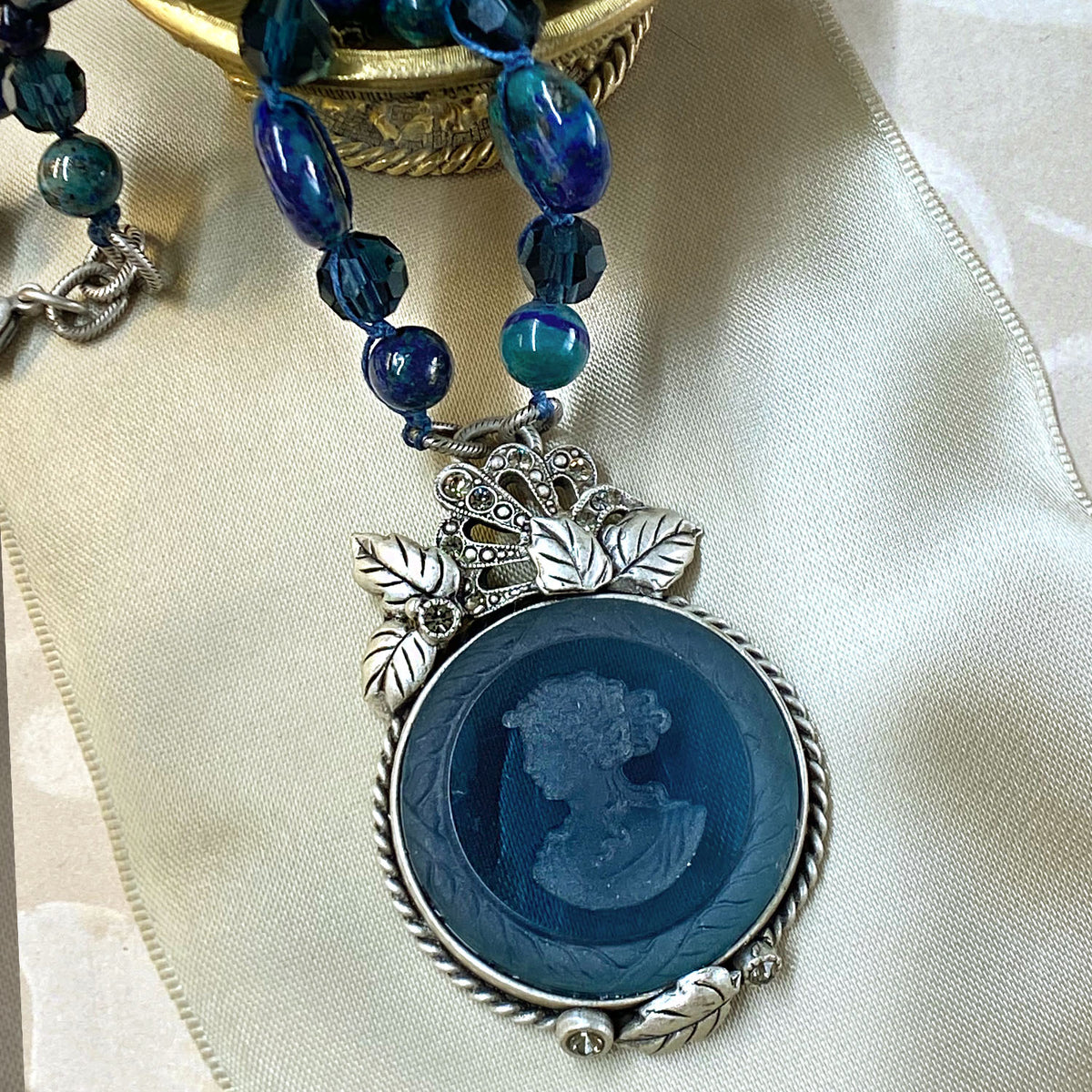 Blue Intaglio Black Cameo Beaded Necklace N1281