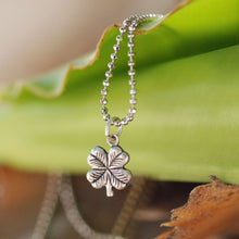 Load image into Gallery viewer, Tiny Clover Charm Necklace N1447