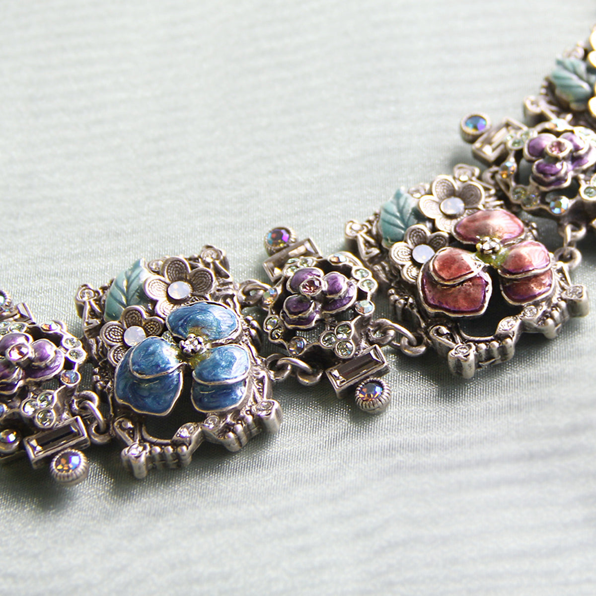 Enamel Pansies Retro Bracelet BR7055