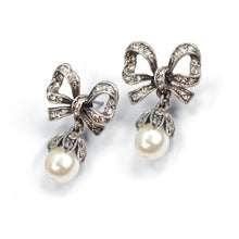 Load image into Gallery viewer, Vintage Bow Pearl Earrings