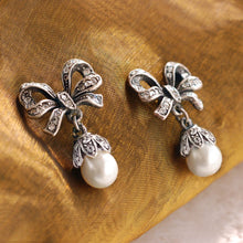 Load image into Gallery viewer, Vintage Bow Pearl Earrings