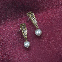 Load image into Gallery viewer, Vintage Art Deco Pearl Crystal Earrings
