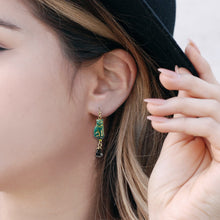 Load image into Gallery viewer, Glass Cat Vintage Earrings by Sweet Romance E654 - sweetromanceonlinejewelry