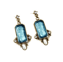 Load image into Gallery viewer, Daphne Intaglio Earrings E909