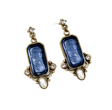 Load image into Gallery viewer, Daphne Intaglio Earrings E909