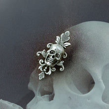 Load image into Gallery viewer, Small Gothic Skull Pin P656