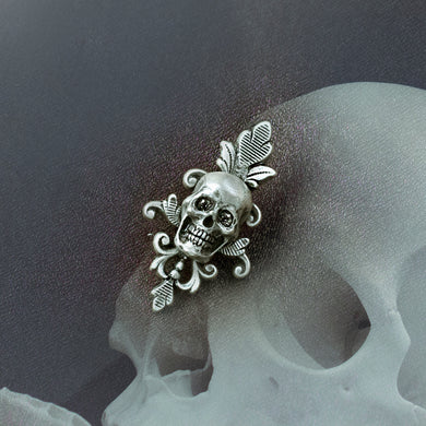 Small Gothic Skull Pin P656