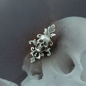 Small Gothic Skull Pin P656