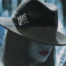 Load image into Gallery viewer, Fleur de Lis Paris Pin P659