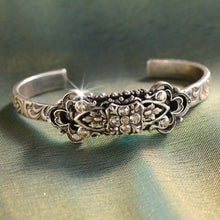 Load image into Gallery viewer, Victorian Trefoil Lucky Bracelet
