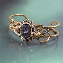 Load image into Gallery viewer, Intaglio Floral Bracelet
