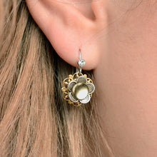 Load image into Gallery viewer, 1960s Flower Power Earrings E1354