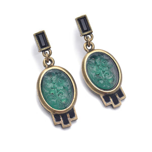 Vintage Green Jadeite Oval Glass Earrings E739