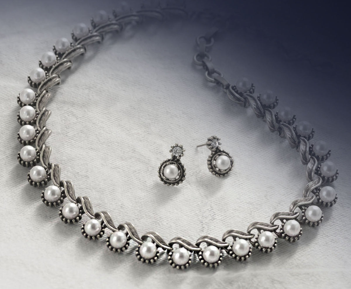 Iconic 1950s Collar Necklace