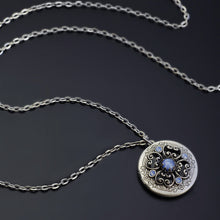 Load image into Gallery viewer, Vintage Star Sapphire Silver Locket N1575