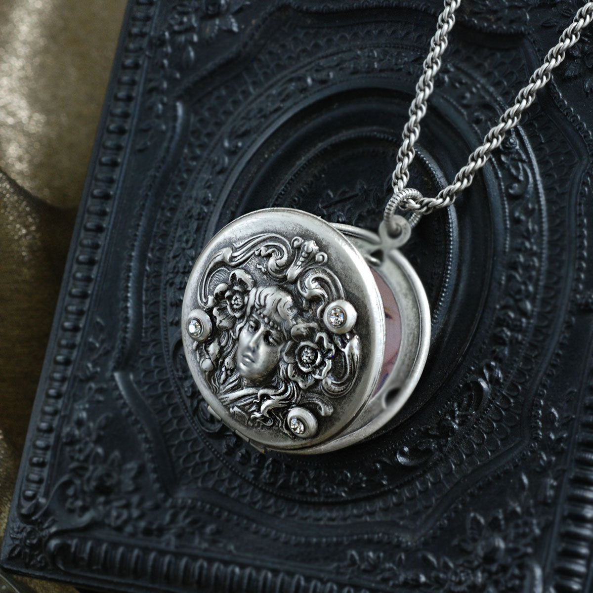 Art Nouveau Silver Locket Necklace N1582