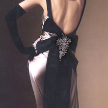 Load image into Gallery viewer, Vogue Corsage Pin