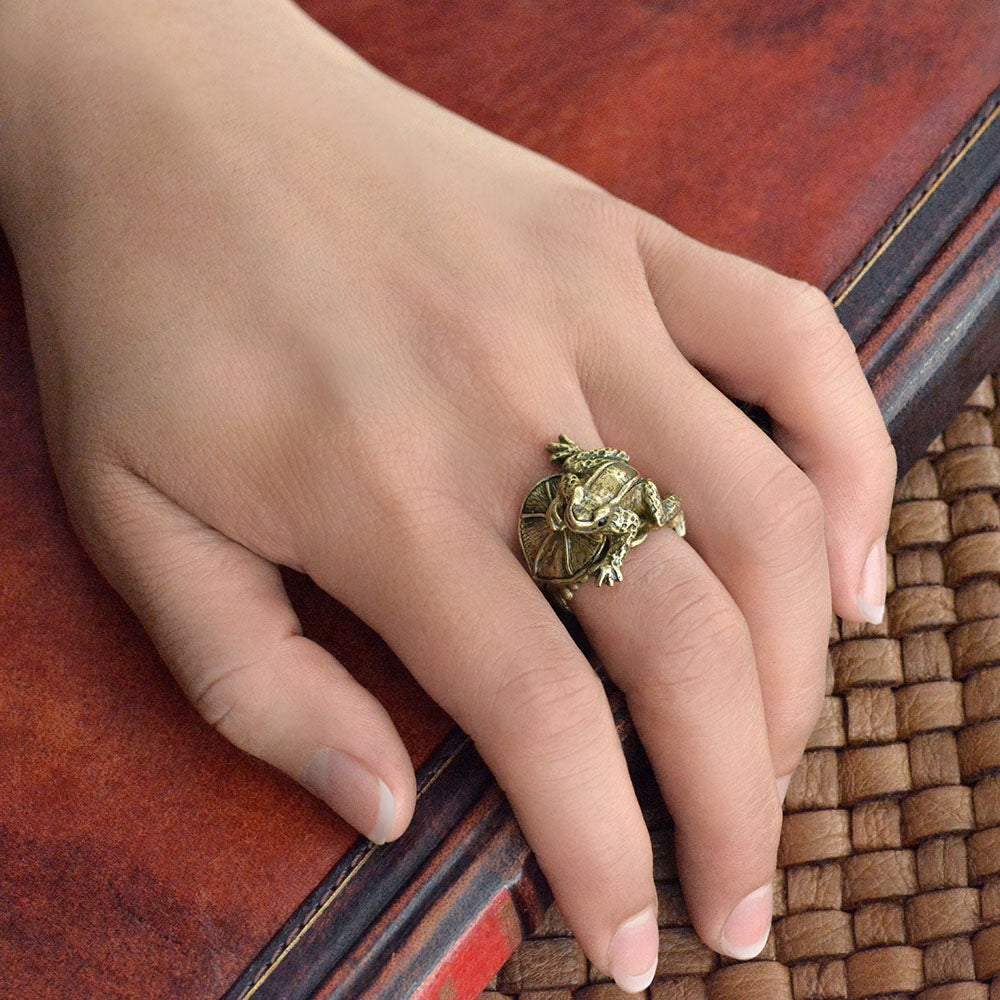 Little Frog Sculpture Ring R534