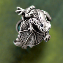 Load image into Gallery viewer, Little Frog Sculpture Ring R534