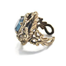 Load image into Gallery viewer, Vintage London Blue Stone Ring R543