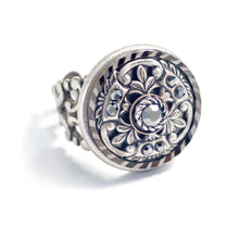 Load image into Gallery viewer, Window Medallion Ring R551