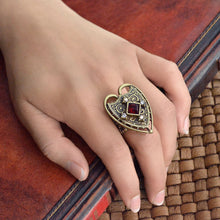 Load image into Gallery viewer, Renaissance Heart Ring R556