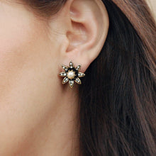 Load image into Gallery viewer, Daisy Vintage Earrings, Pearl Flower Earrings, Retro Flower Earrings, Mid Century Bridesmaid Wedding stud Earrings, E1316